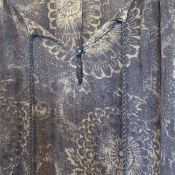 American Eagle ladies blouse - Picture 2 of 3